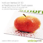 Particolare di invito stampato a colori con UV a rilievo 3D e plastificazione soft touch - UmbriaPrint.it